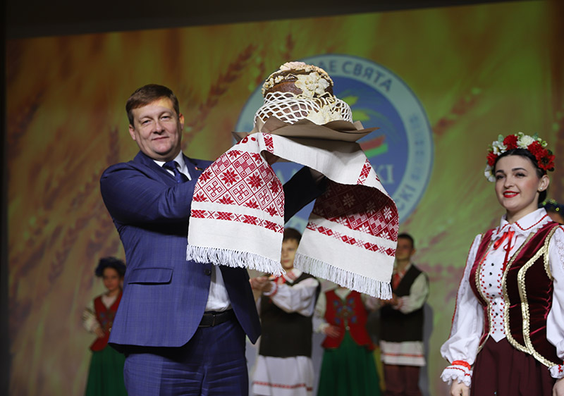 
Низкий поклон и огромная благодарность труженикам села! В Буда-Кошелеве прошел районный праздник «Святочныя Дажынкі»