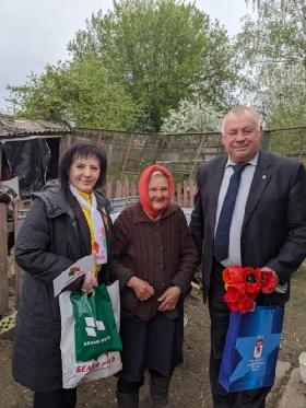 
   
  
 В преддверии Дня Победы общественники навестили узницу Ефросинью Рубанову
 