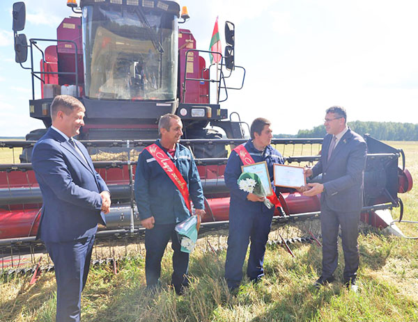 Новые тысячи тонн в закрома Будакошелевщины