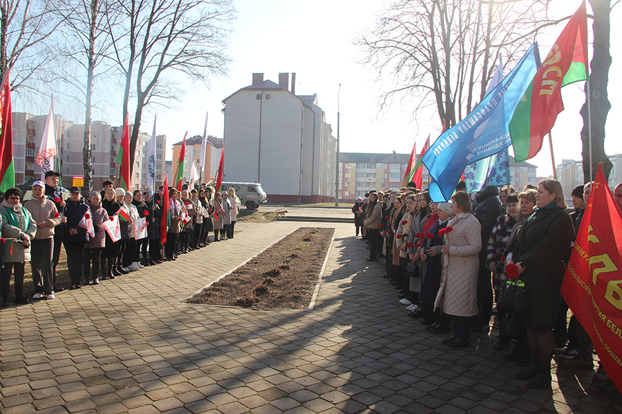 Фоторепортаж: Митинг-реквием «Всенародная боль и память», посвященный Дню памяти жертв Хатыни