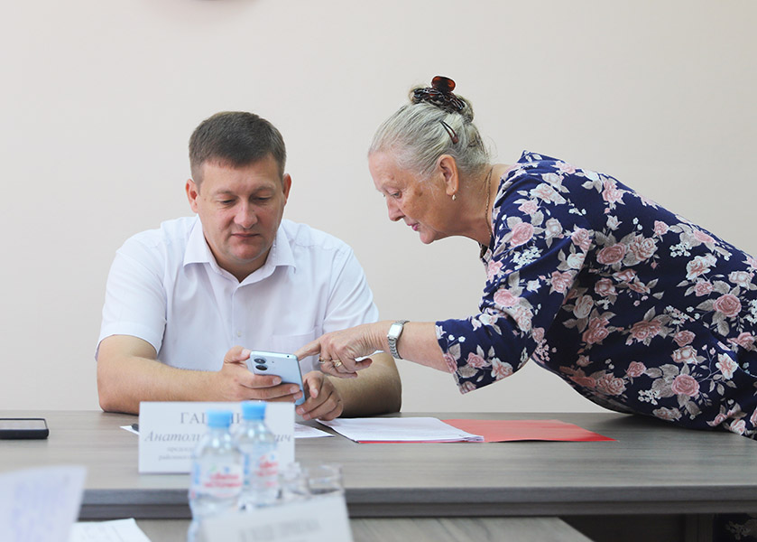 Председатель райисполкома Анатолий Гапоник провел личный прием граждан