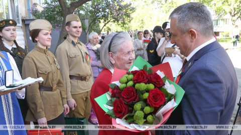 War veteran Galina Lelikova receives congratulations