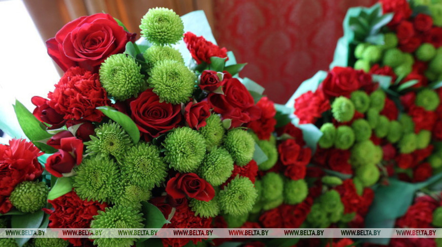 Lukashenko signs decree to present awards to agricultural workers