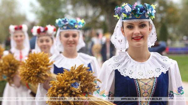 Лукашэнка павіншаваў з "Дажынкамі-2021" аграрыяў Гомельскай і Магілёўскай абласцей