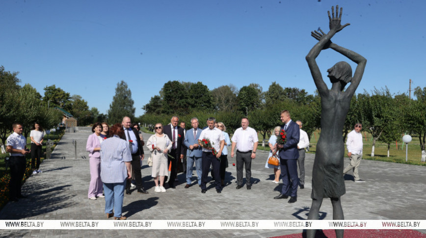 Рагашчук ушанаваў памяць дзяцей - ахвяр ВАВ у Жлобінскім раёне 
